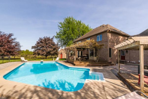 Unique 5BR Villa with Saltwater Pool by Simply Comfort